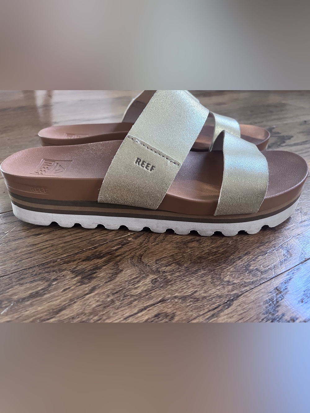 Reef Women’s Cushion Vista Hi Platform Sandal Metallic Gold